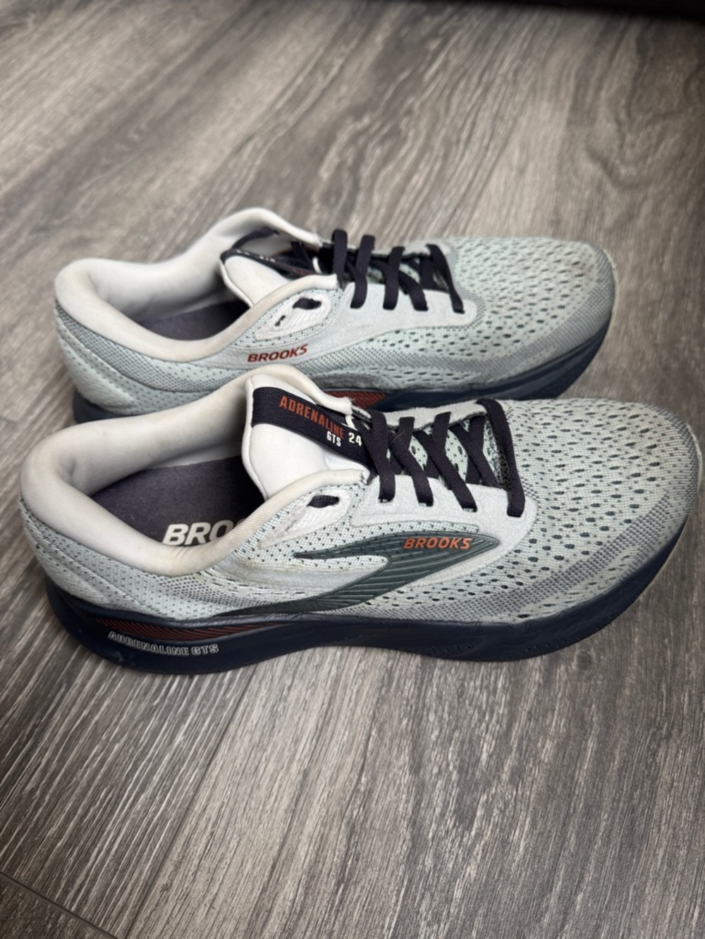 Brooks woman’s Running Shoes - Light Gray and Teal Accents